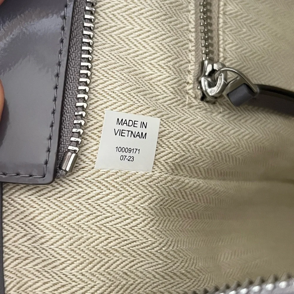 NWT Tory Burch Emerson Patent Leather Tote Bag in Grey – Sleek & Professional